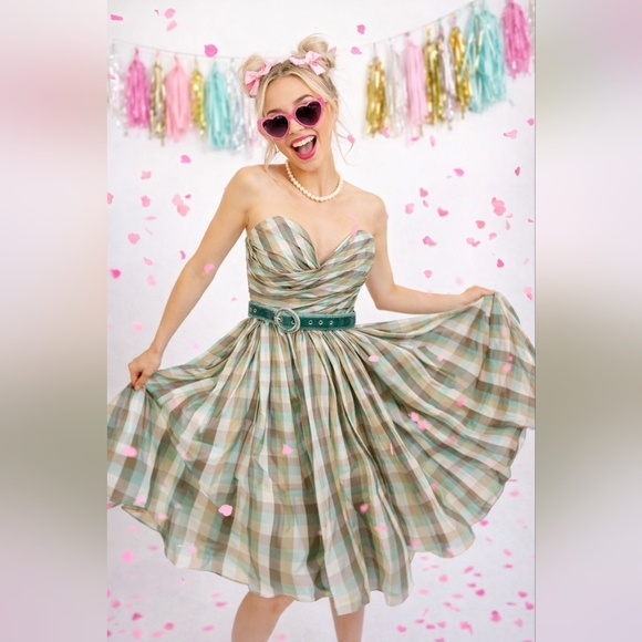 Betsey johnson evenings silk strapless fit and flare dress has tag size 6 - Picture 2 of 15